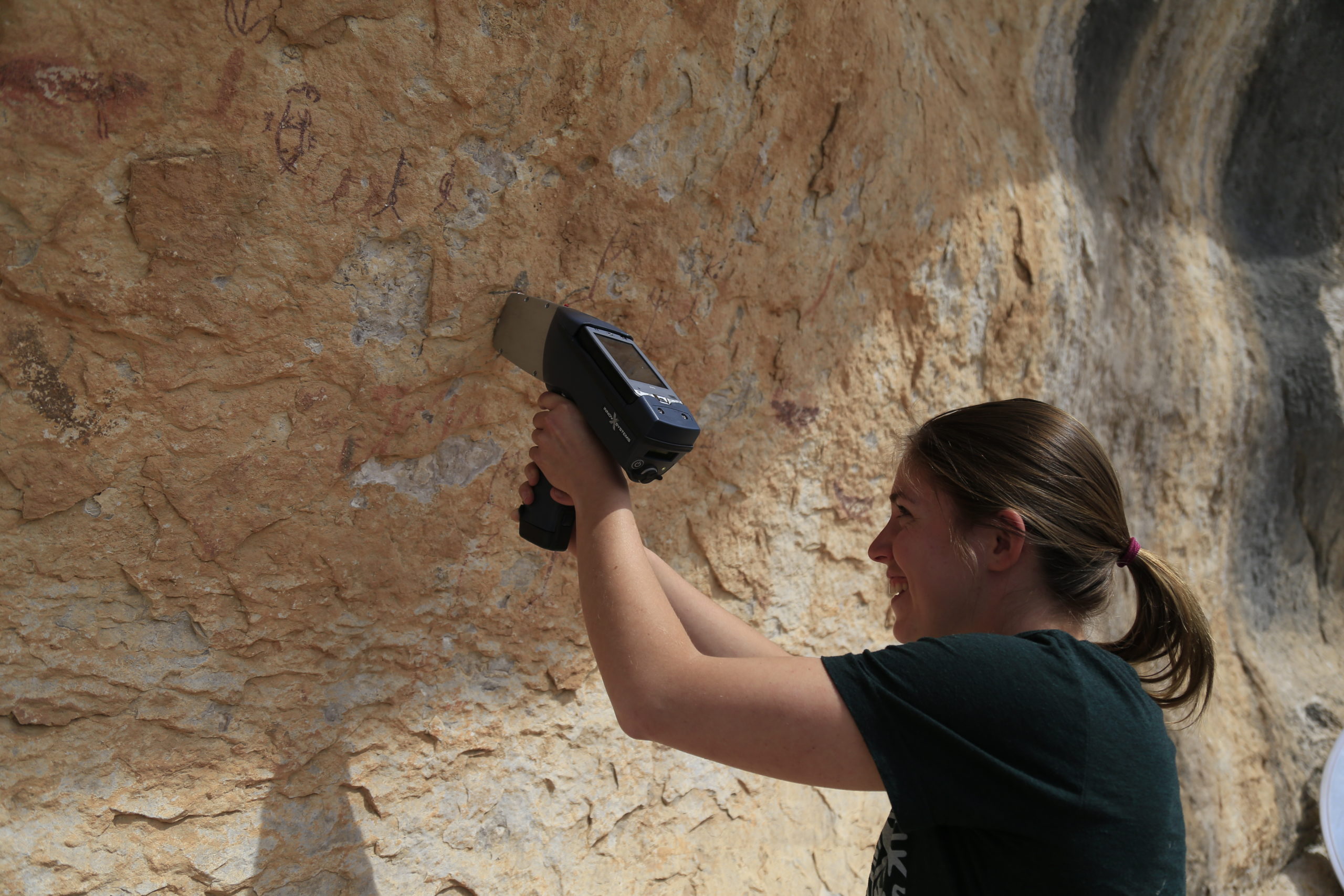 Shumla volunteer, Kate Richey, taking pXRF measurements at site 41VV100.